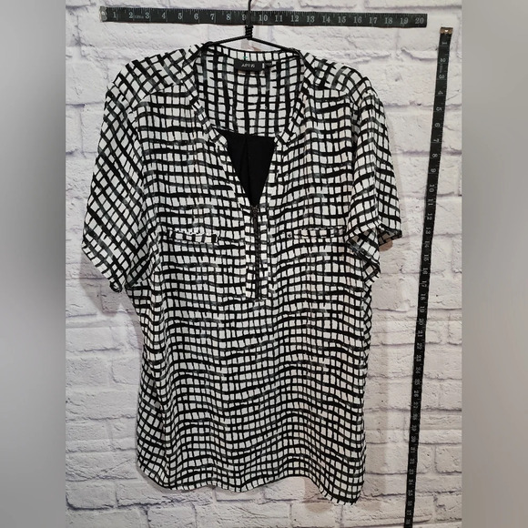 Apt 9 black and white blouse with zipper accent on front Size 2XL - Picture 1 of 5
